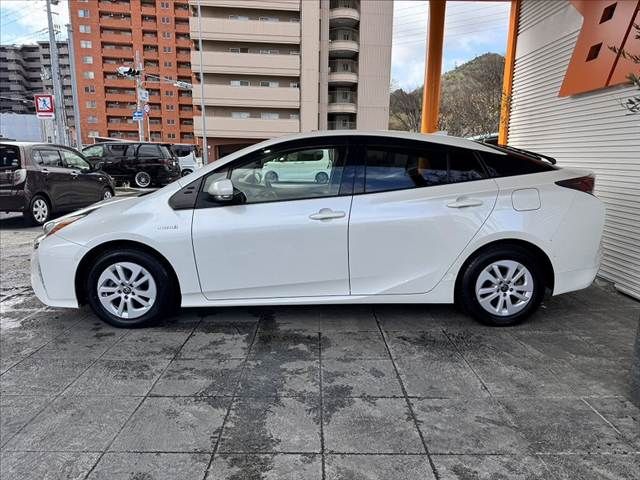 TOYOTA PRIUS 2018 Image 31