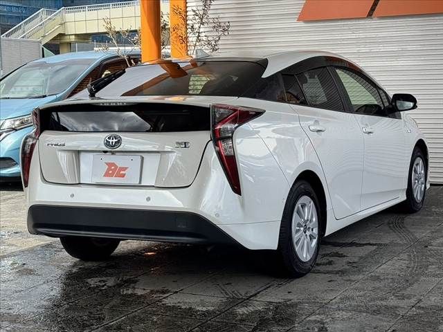 TOYOTA PRIUS 2018 Image 31