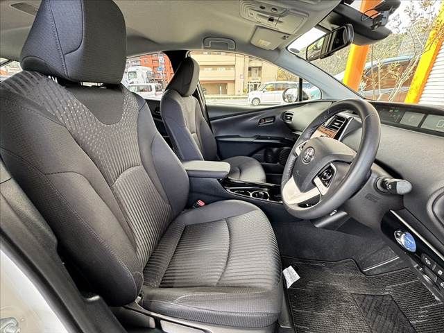 TOYOTA PRIUS 2018 Image 31