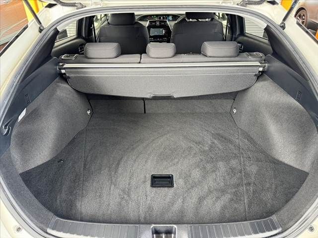 TOYOTA PRIUS 2018 Image 31