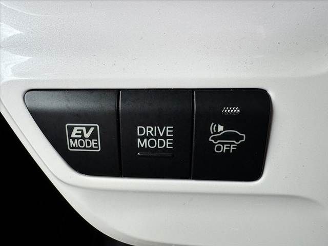 TOYOTA PRIUS 2018 Image 31