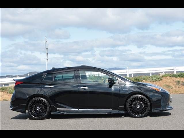 TOYOTA PRIUS 2019 Image 31