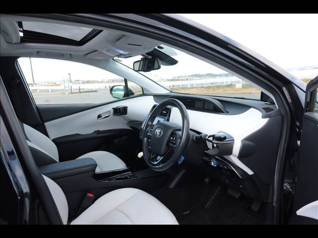 TOYOTA PRIUS 2019 Image 31