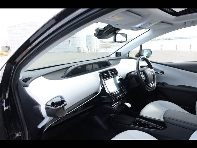 TOYOTA PRIUS 2019 Image 31