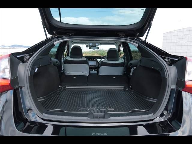 TOYOTA PRIUS 2019 Image 31