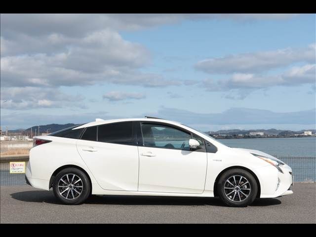 TOYOTA PRIUS 2017 Image 31