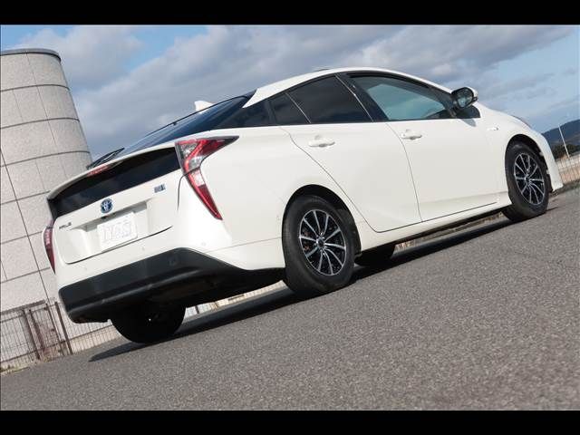 TOYOTA PRIUS 2017 Image 31