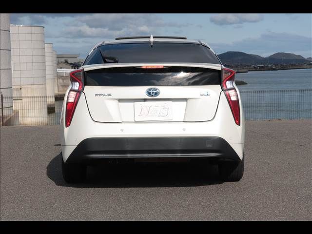 TOYOTA PRIUS 2017 Image 31