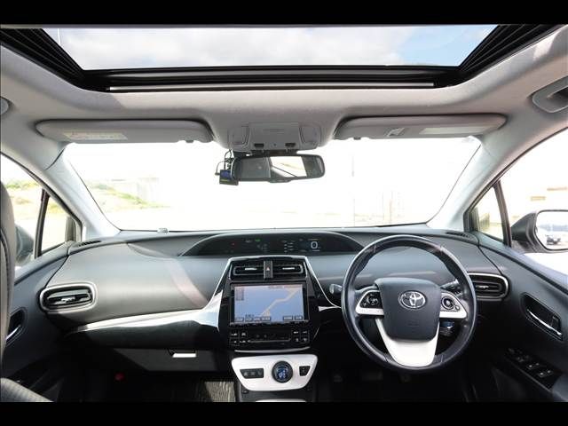 TOYOTA PRIUS 2017 Image 31