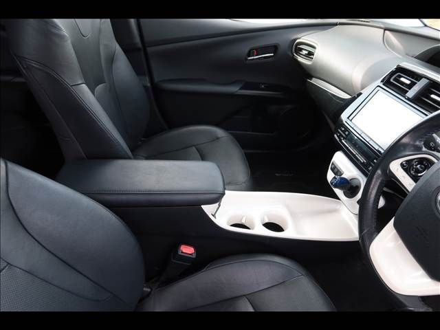 TOYOTA PRIUS 2017 Image 31