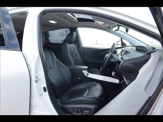 TOYOTA PRIUS 2017 Image 31