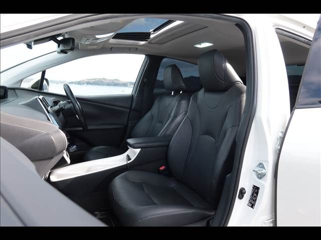 TOYOTA PRIUS 2017 Image 31