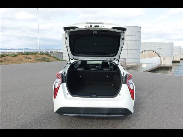 TOYOTA PRIUS 2017 Image 31