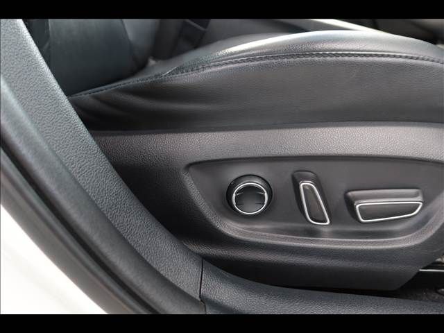 TOYOTA PRIUS 2017 Image 31