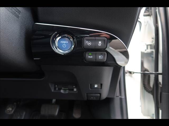 TOYOTA PRIUS 2017 Image 31