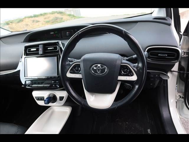 TOYOTA PRIUS 2017 Image 31