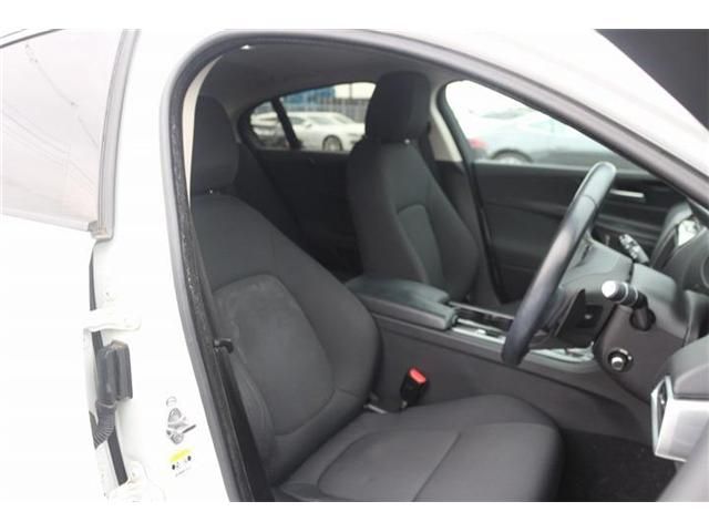 JAGUAR XESERIES 2016 Image 31