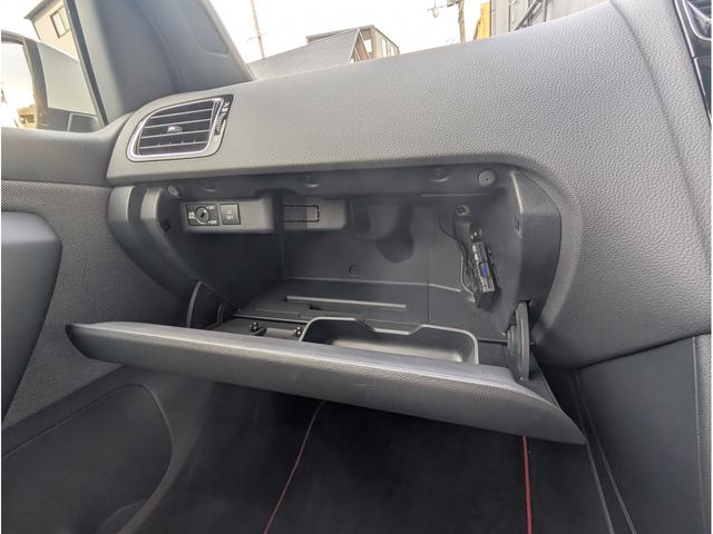 VOLKSWAGEN POLO 2013 Image 31