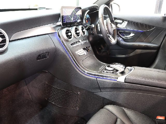MERCEDES BENZ C CLAS 2018 Image 31