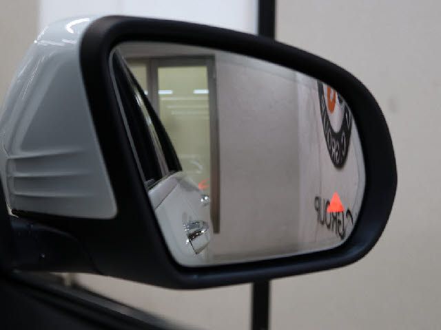 MERCEDES BENZ C CLAS 2018 Image 31