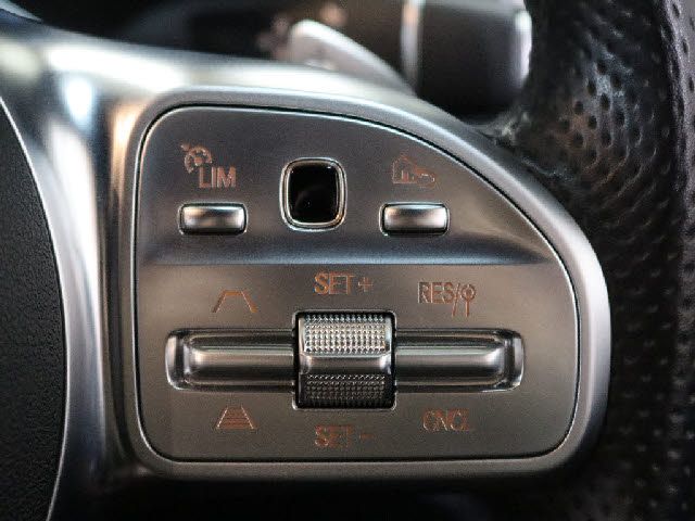 MERCEDES BENZ C CLAS 2018 Image 31