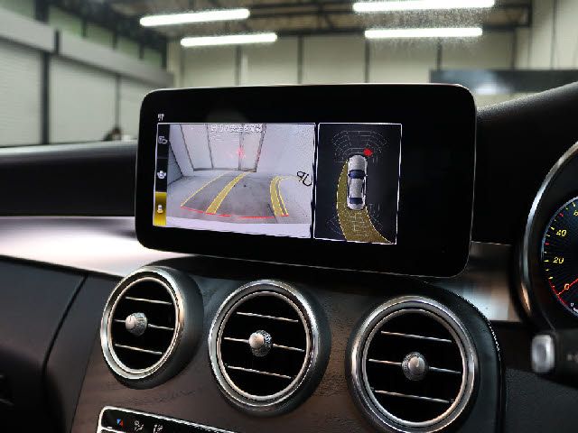 MERCEDES BENZ C CLAS 2018 Image 31