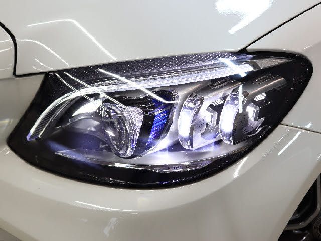 MERCEDES BENZ C CLAS 2018 Image 31