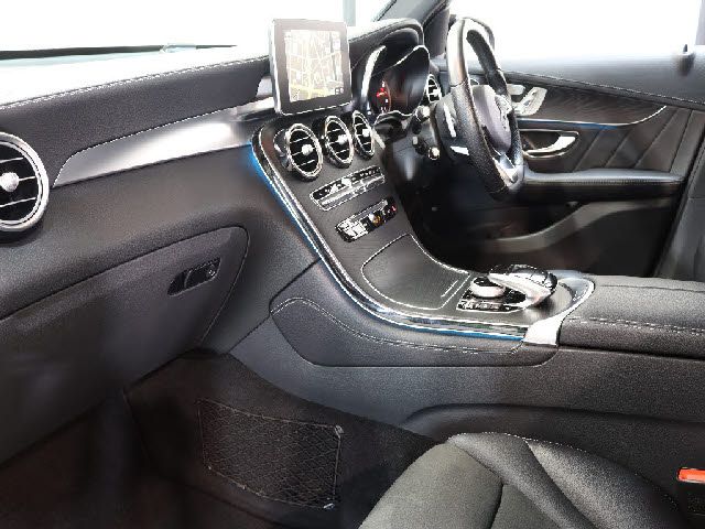 MERCEDES BENZ GLC CL 2018 Image 31