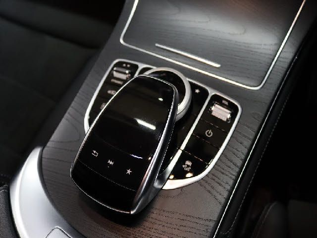 MERCEDES BENZ GLC CL 2018 Image 31