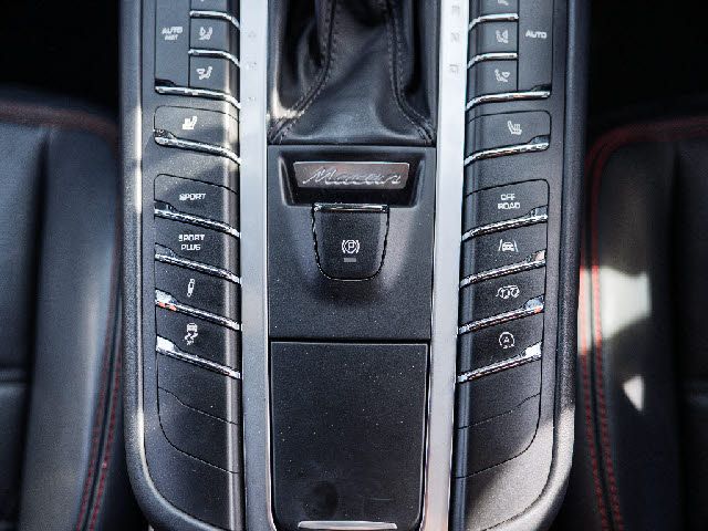 PORSCHE MACAN 2016 Image 31
