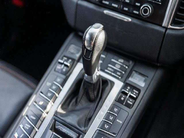 PORSCHE MACAN 2016 Image 31
