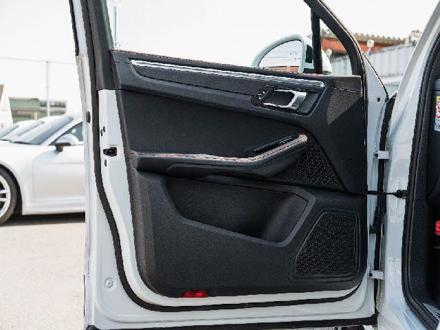 PORSCHE MACAN 2016 Image 31