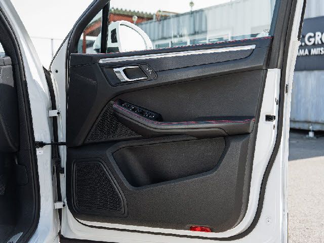 PORSCHE MACAN 2016 Image 31