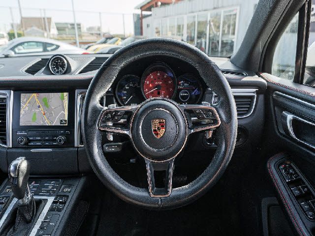 PORSCHE MACAN 2016 Image 31