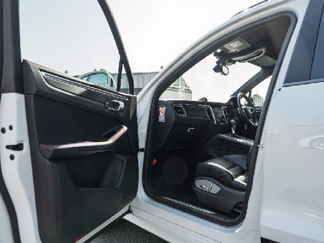 PORSCHE MACAN 2016 Image 31