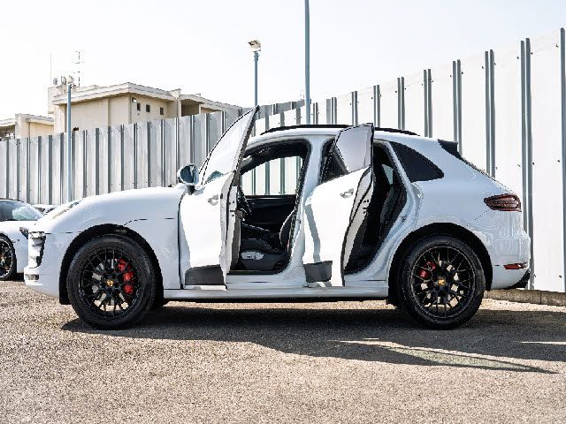 PORSCHE MACAN 2016 Image 31