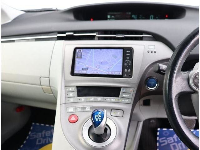 TOYOTA PRIUS 2012 Image 31
