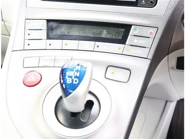 TOYOTA PRIUS 2012 Image 31