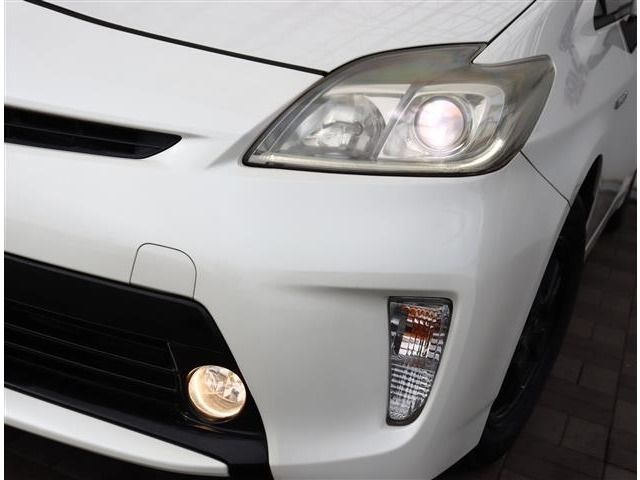 TOYOTA PRIUS 2012 Image 31