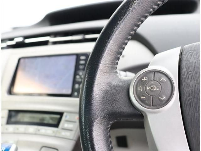 TOYOTA PRIUS 2012 Image 31