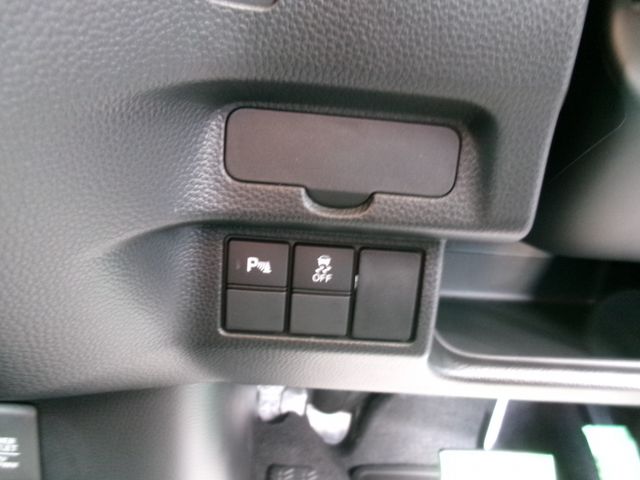 HONDA N BOX CUSTOM 2023 Image 31