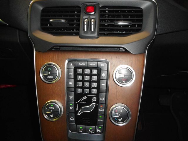 VOLVO V40 CROSS COUN 2018 Image 31