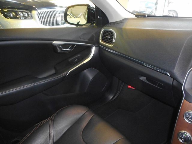 VOLVO V40 CROSS COUN 2018 Image 31