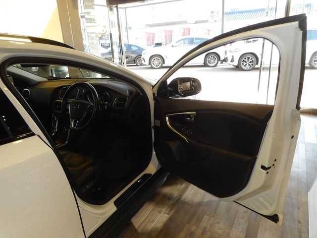 VOLVO V40 CROSS COUN 2018 Image 31