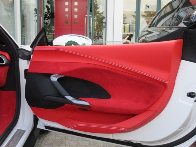 FERRARI 296 GTS 2024 Image 31