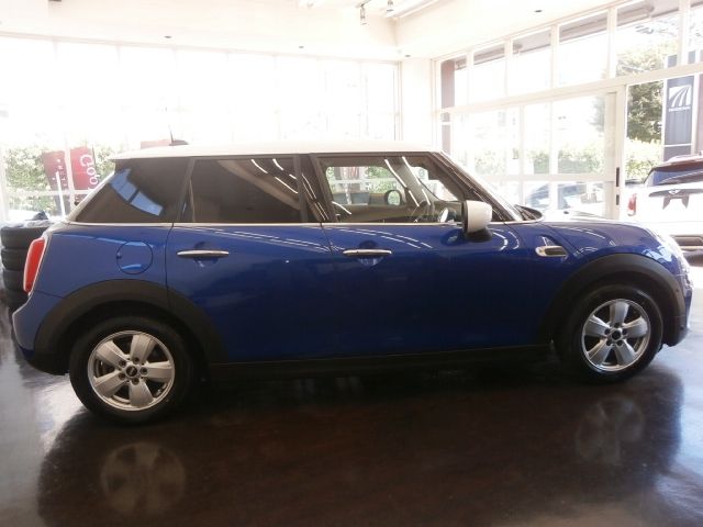 BMW MINI COOPER D 5DOOR 2019 Image 31