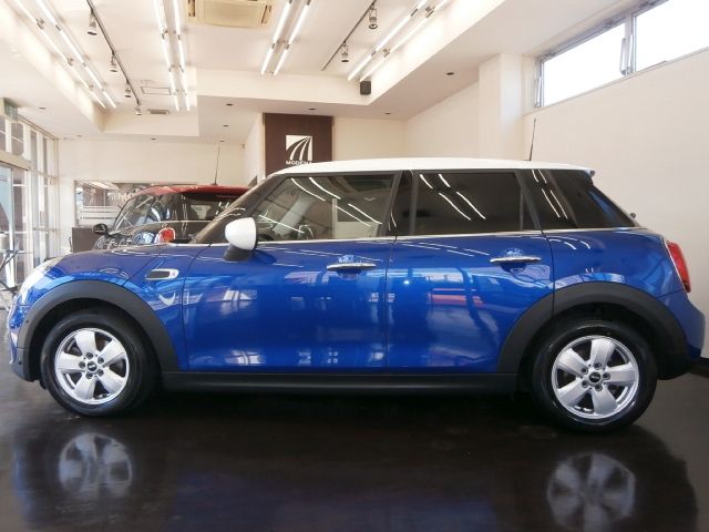 BMW MINI COOPER D 5DOOR 2019 Image 31