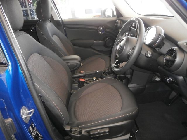 BMW MINI COOPER D 5DOOR 2019 Image 31