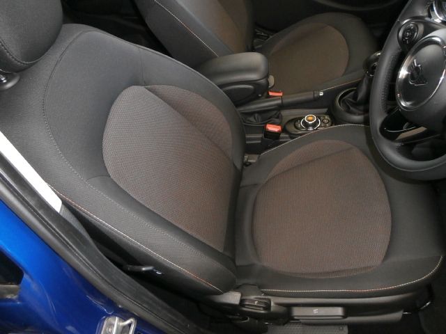 BMW MINI COOPER D 5DOOR 2019 Image 31