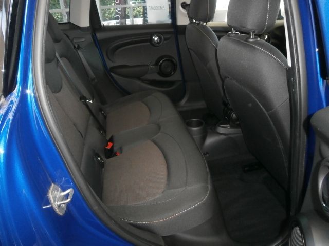 BMW MINI COOPER D 5DOOR 2019 Image 31